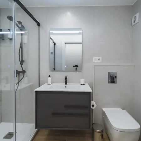 Estacion De Tren, Autobus Vut5240as